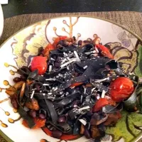 squid ink pasta with tomatos and portabello mushrooms|johnstonさん