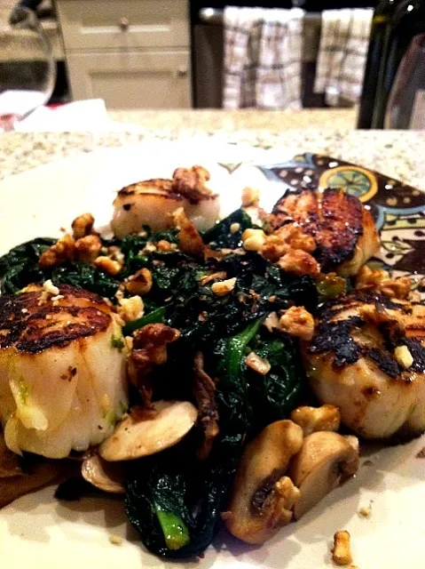 caramalized scallops with mushrooms and chard|johnstonさん