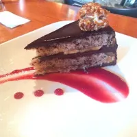 Banana walnut cake with dark chocolate cinnamon gamache, white chocolate banana gamache, sliced bananas, candied walnuts and a raspberry coulis|Mel L.さん