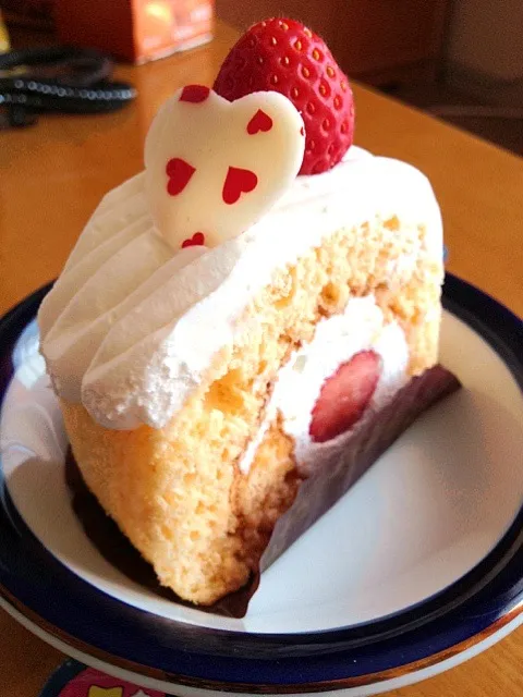 苺のロールケーキ♡|チキンリトル♡さん