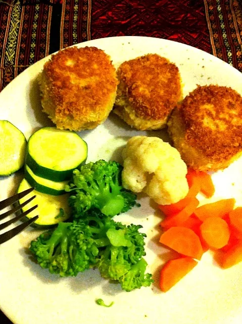 salmon patties and veg|Tracey Northcottさん