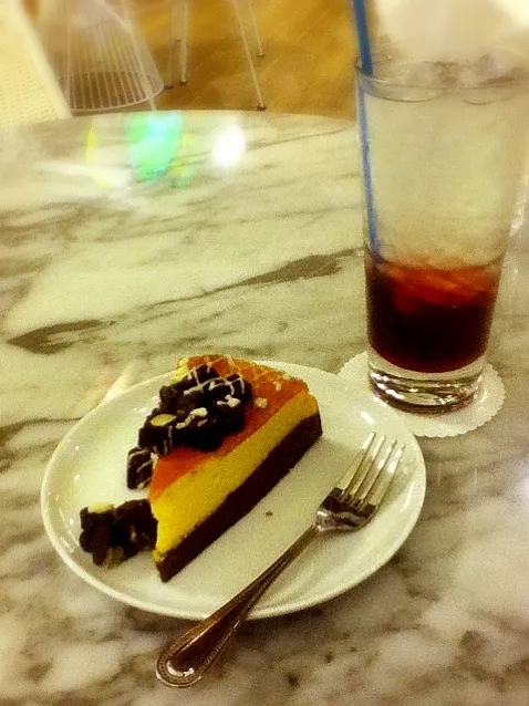 Cheesecake brownies N' Rasberry soda 🍰🍸|pimonpakさん