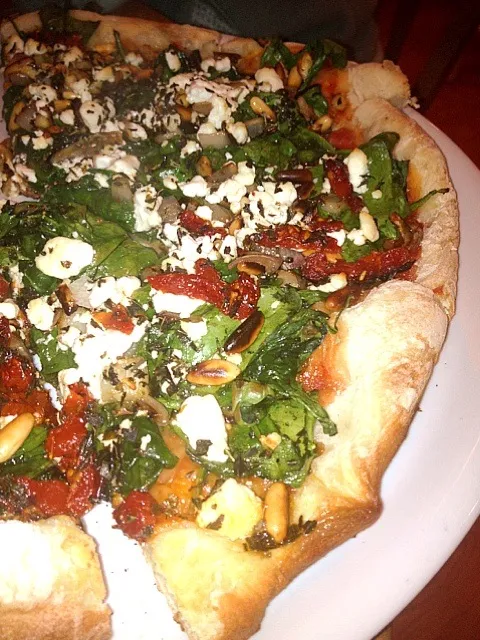 spinach, sundried tomato, pinenut and goat cheese pizza|Melさん