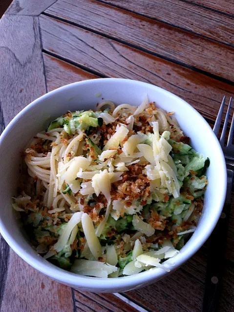 zuchini garlic cream spagett  with crispy panko and parmesan cheese|Celine Cossou-Bordesさん