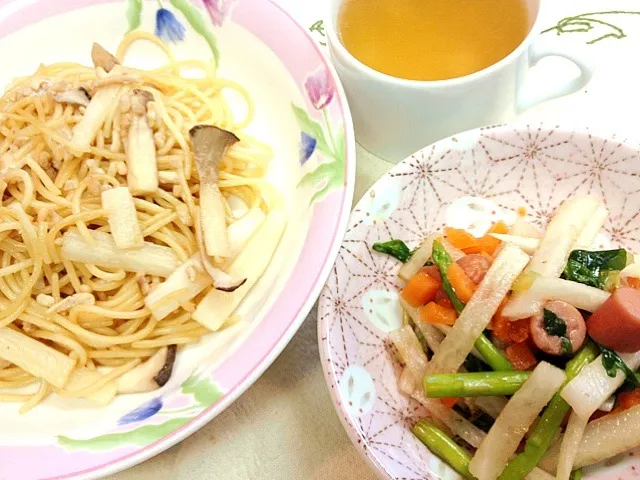 Snapdishの料理写真:山芋と舞茸の和風パスタ、大根とベビーリーフのパスタ、じゃがいものコンソメスープ|おおのさとみさん