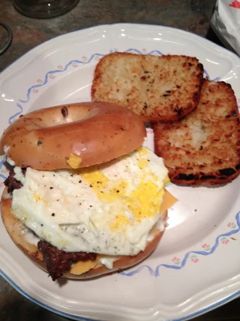 Steak Egg & Soy Cheese Bagel with Hash Browns|http://melissasmenu.wordpress.com/さん