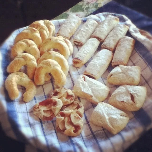 Hazelnut Pastry, Almond Croissant, Apple Tartlets|Dave von Deschwandenさん