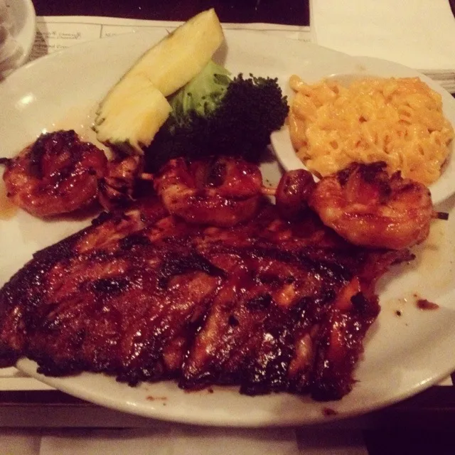 Snapdishの料理写真:BBQ Babyback Ribs and Grilled Shrimp and Mac 'n Cheese|sooprcoolchicaさん