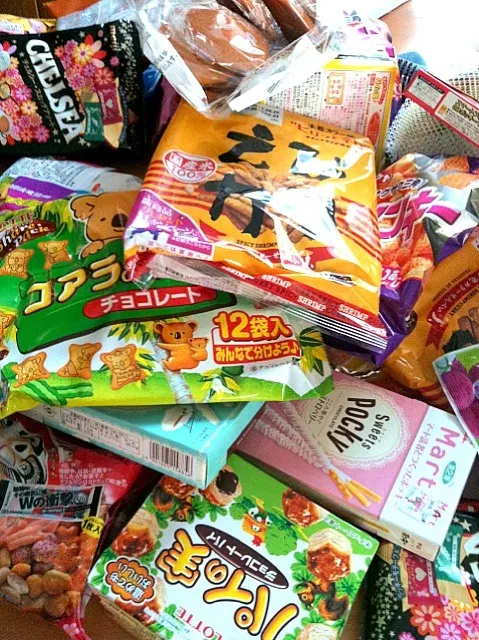 Snapdishの料理写真:Japanese snacks|Rosa Rolonさん