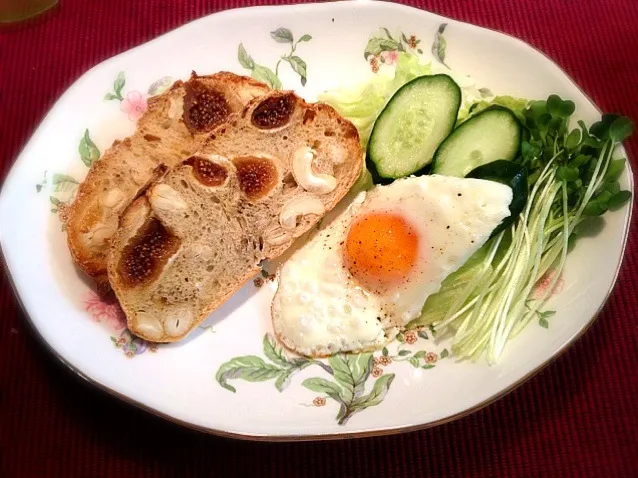 カンパーニュで朝ご飯|hohasiさん