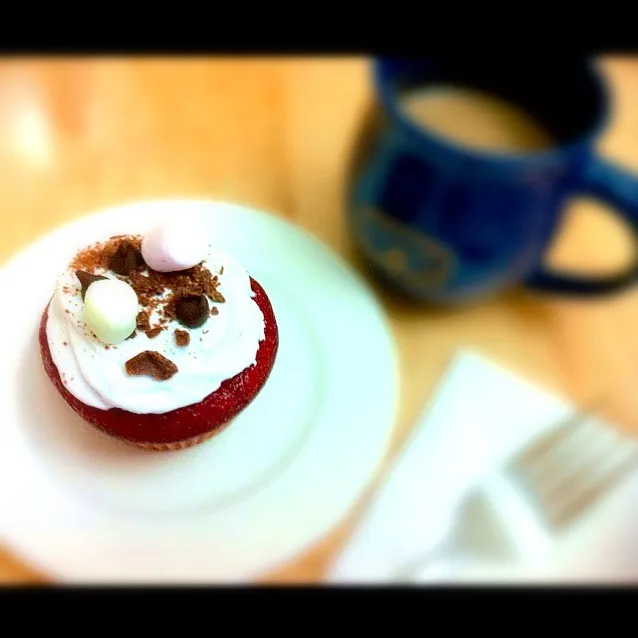 Snapdishの料理写真:breakfast, anyone? Red Velvet cup and hot coffee|caren memanさん