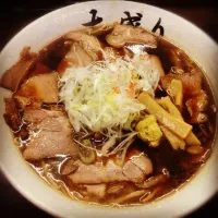 Snapdishの料理写真:肉そば総本山神保町けいすけの肉そば醤油大盛り|DECIBELさん