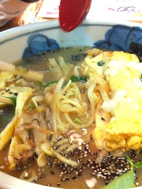 卵焼きの中にラーメン入ってます|亜矢さん