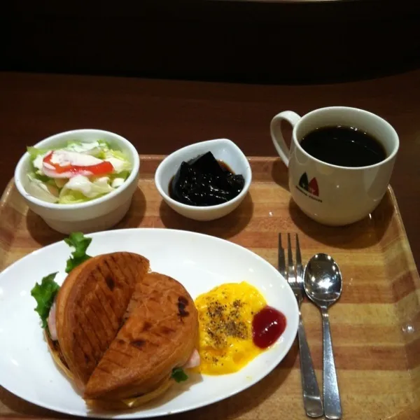 カフェ☕🍞の朝食🍳|ひさちゃん👸さん