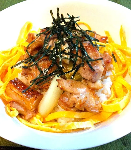 Snapdishの料理写真:焼き鳥丼|トッシ~さん