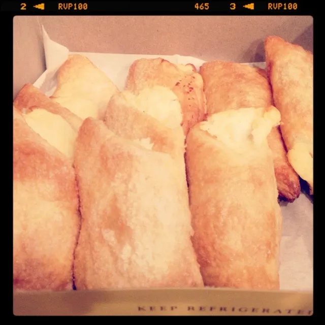 Cheese Rolls from Porto's|sooprcoolchicaさん