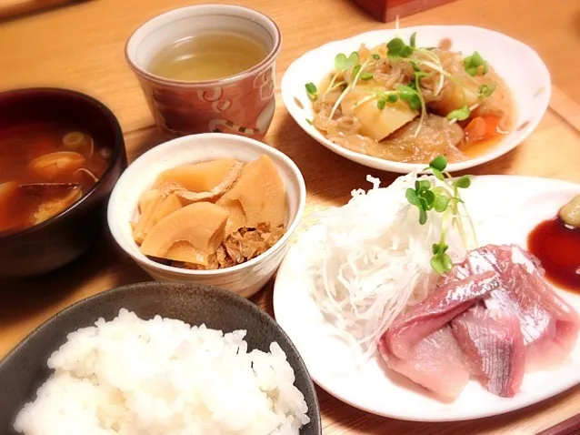 アジの刺身/肉じゃが/筍の土佐煮/アサリの赤だし|なおさん