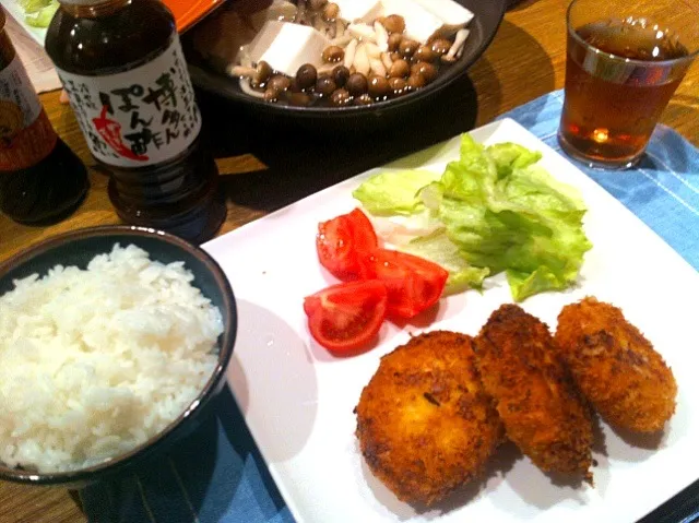 カニクリームコロッケ  サラダ  湯豆腐|高田恵子さん