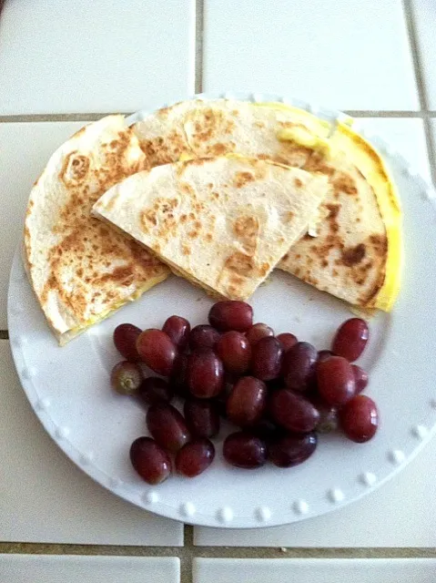 egg white quesadilla|Nicole Caballeroさん