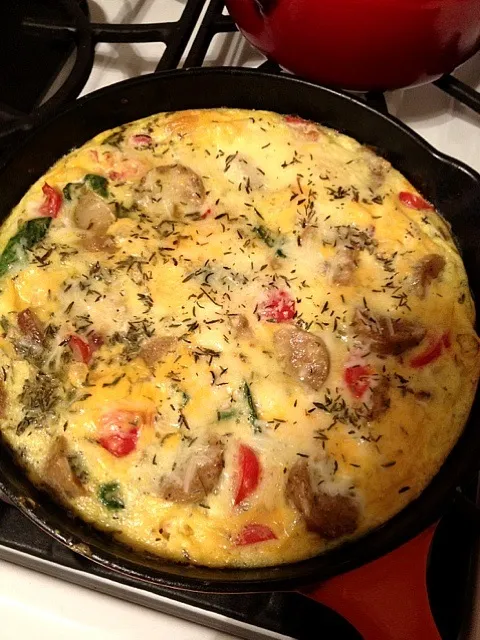 Fritata with spinach, tomato,potato,onion,herbes de Provence and Chicken/apple/sage sausage|beth schreibman gehringさん