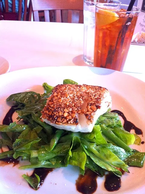 Pan-seared Halibut on a bed of grilled asparagus and greens|icさん