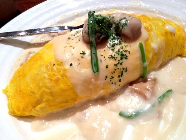 照り焼きチキンとほうれん草のクリームソースオムライス|やじまさん