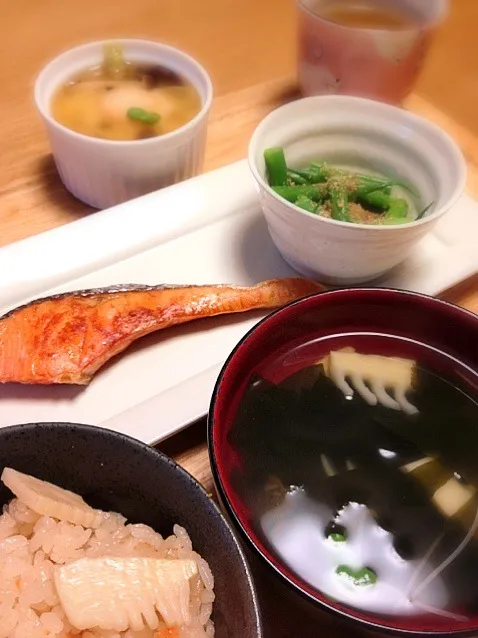 焼き甘塩鮭/インゲン豆の胡麻和え/おぼろ蒸し/筍ご飯/若竹汁|なおさん