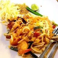 Snapdishの料理写真:pad thai|matt layさん