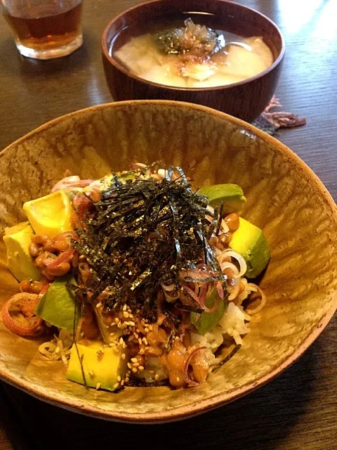 アボ納豆丼、大根ととろろ昆布の汁物|maruruさん