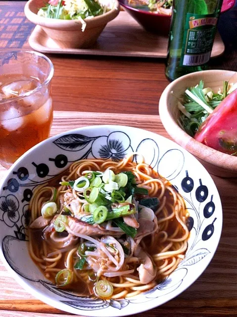 もつラーメン、サラダ|二宮みさきさん