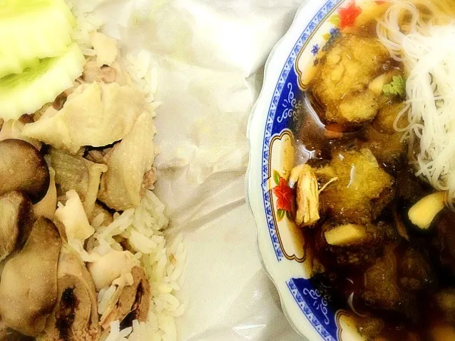 my first meal " ข้าวมันไก่ & กะเพาะปลา " (อีกแล้ว-,-) hahaha^^|hackerty11さん