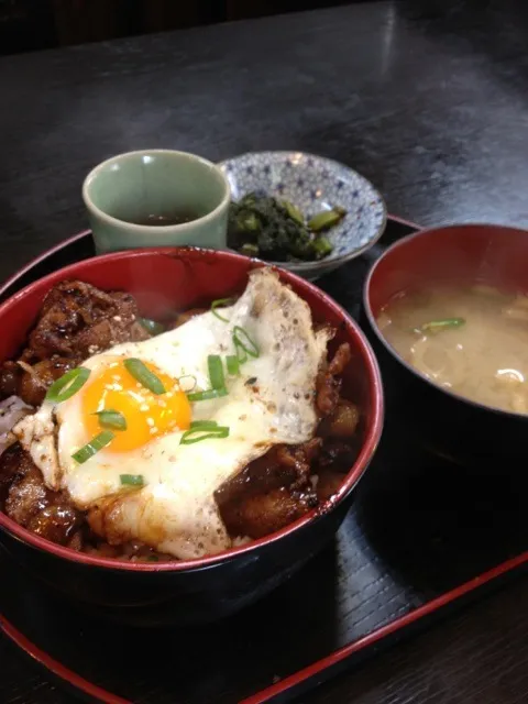 焼肉丼？|satoshiさん