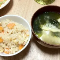 Snapdishの料理写真:たけのこごはんとお味噌汁|絵理さん