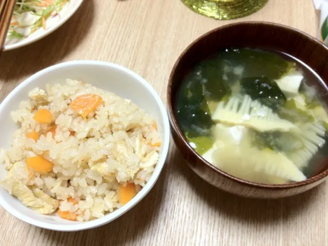 Snapdishの料理写真:たけのこごはんとお味噌汁|絵理さん