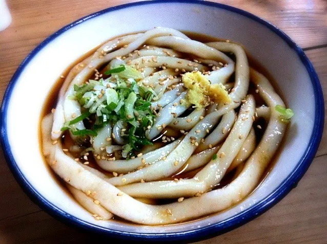 本日のランチ。ころうどん(冷たいうどん)。激うま！。この後普通のうどんも食べました。|JTKさん