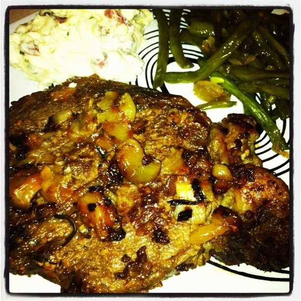 Rosemary & Herb Marinated Ribeye Steak with Garlic Mashed Potatoes & String Beans|Chef Nichole Adrianeさん