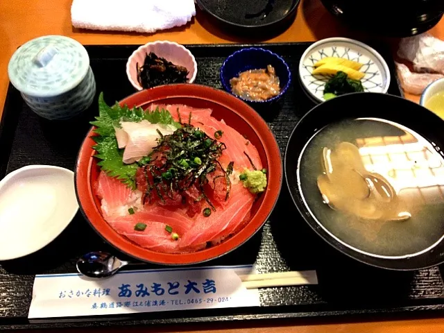 マグロ丼とアサリの味噌汁|さかさん