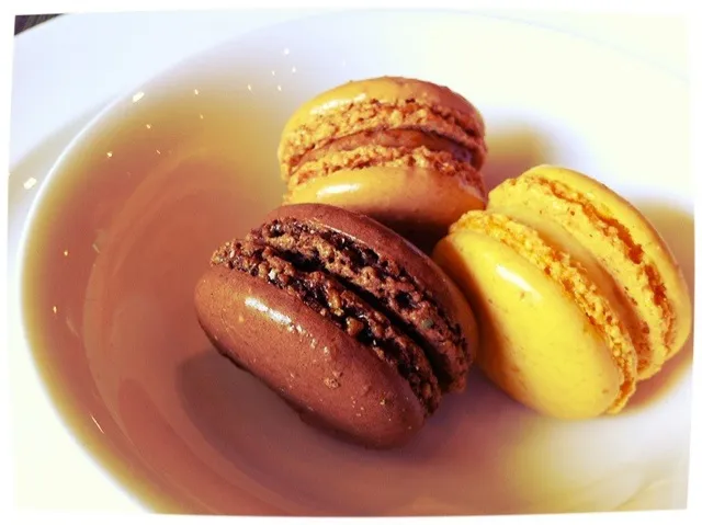 My lucky macarons (lemon, coffee, chocolate)|chocolateyさん