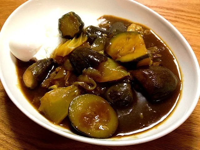 Snapdishの料理写真:牛スネ肉と夏野菜のカレー。ズッキーニをカレーの具にするの好きですねん。|SHIOYA, Hiromuさん