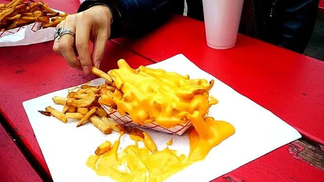 Fries w/ cheddar cheese|chan mitsuさん