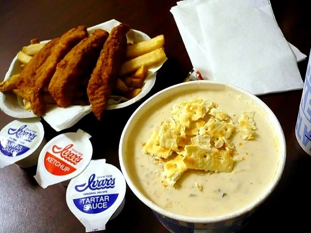 Ivar's Clam Chowder and Fish and Chips|chan mitsuさん