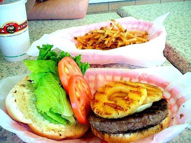 Kua'aina's Pineapple burger|chan mitsuさん