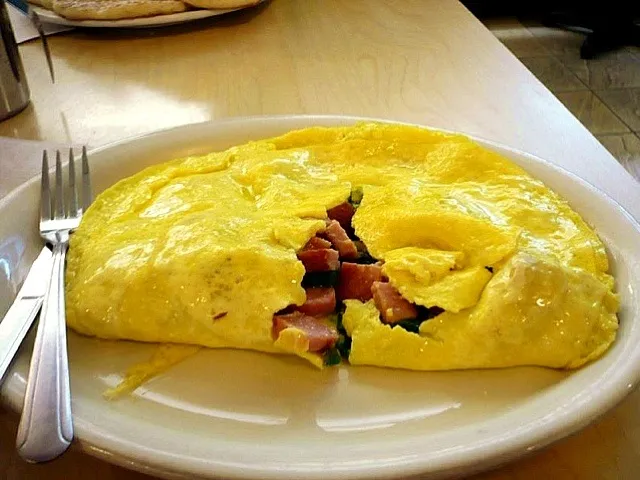 Eggs'n'Things spinach, bacon and cheese omelet|chan mitsuさん