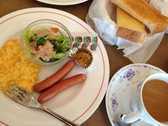 Snapdishの料理写真:モーニングセット460円|あんなさん