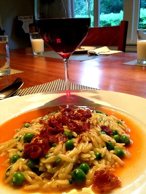 risotto with peas and prosciutto over carot juice|michael rylanderさん