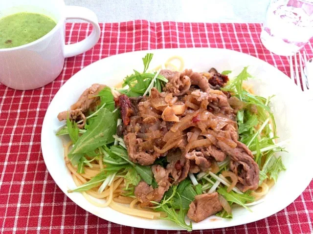 GW終盤のおうちランチ。塩麹豚のパスタとほうれん草のスープ。|tomoさん