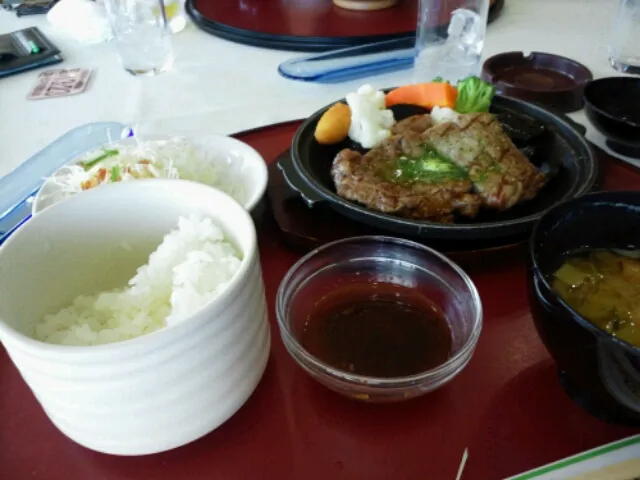 夜飯が魚なのでステーキ定食！|SATOSHI OOCHIさん