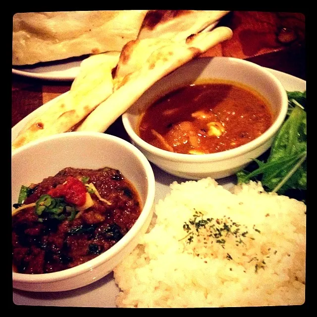 チーズインドカレーとアボカドとニラのキーマカレー|あやかさん