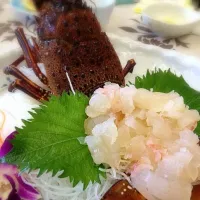 Snapdishの料理写真:伊勢海老の活け造り。法事の後の昼食でした。|Yasuhiro Nakashimaさん