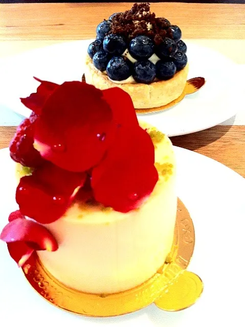 Snapdishの料理写真:Rose Mascarpone & Blueberry Tart|poppopsodaさん